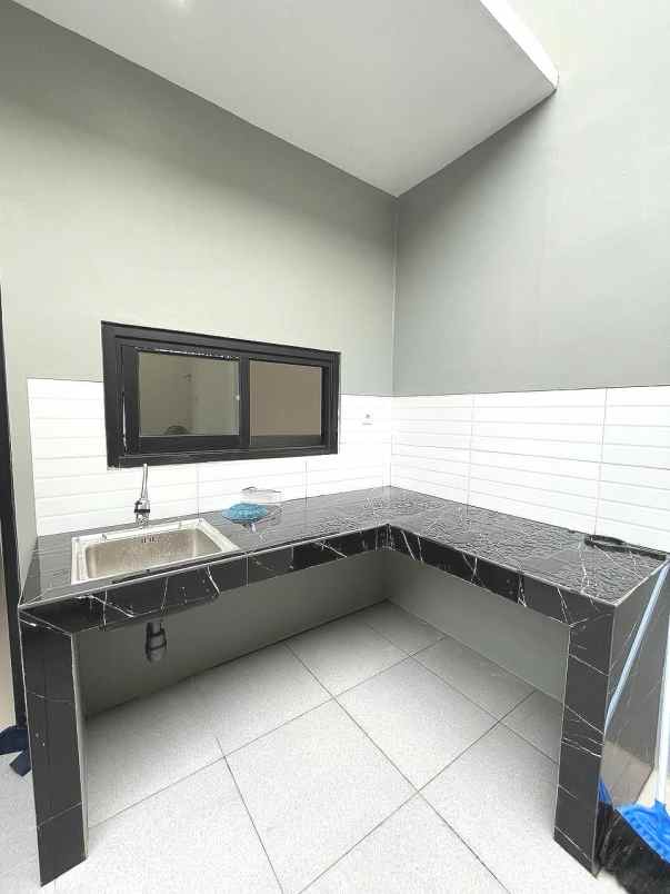 dijual rumah jalan raya pamulang