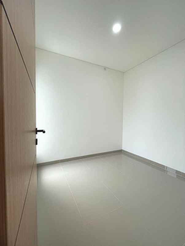 dijual rumah jalan raya pamulang