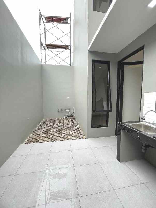 dijual rumah jalan raya pamulang