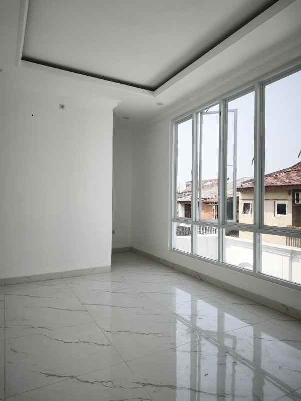 dijual rumah jalan raya tebet timur