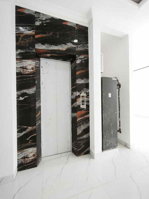 dijual rumah jalan raya tebet timur