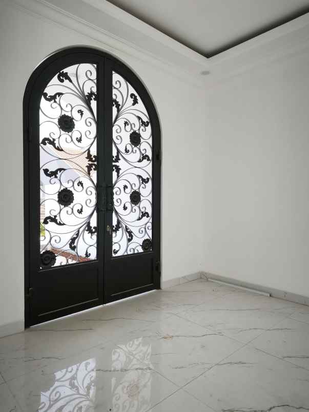dijual rumah jalan raya tebet timur
