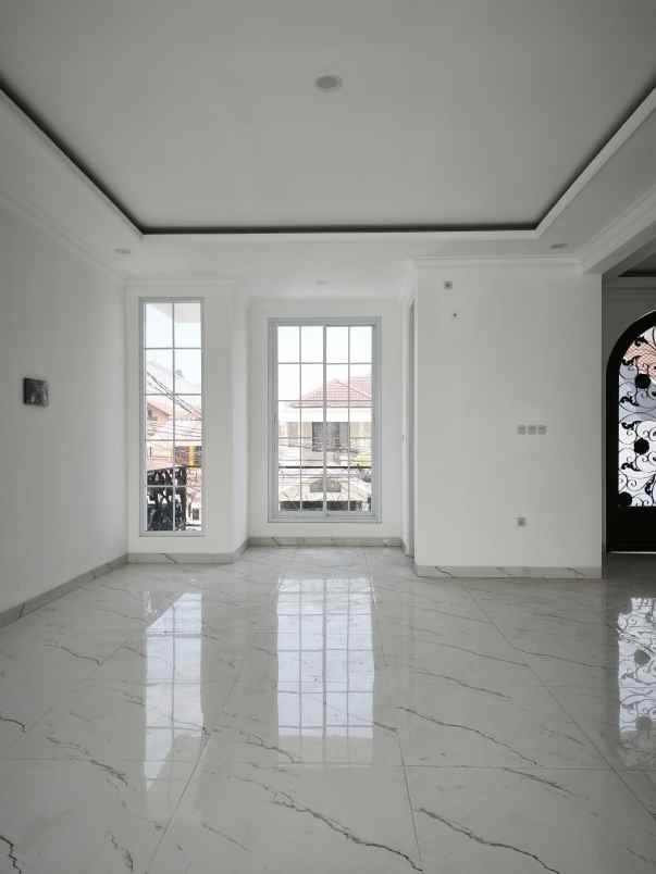 dijual rumah jalan raya tebet timur