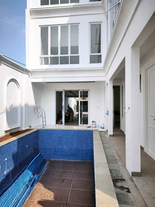 dijual rumah jalan raya tebet timur