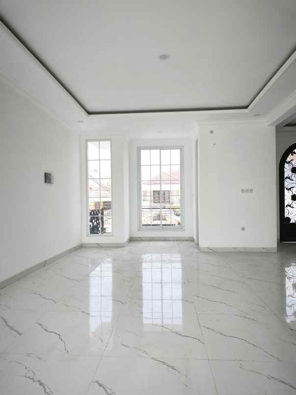 dijual rumah jalan raya tebet timur