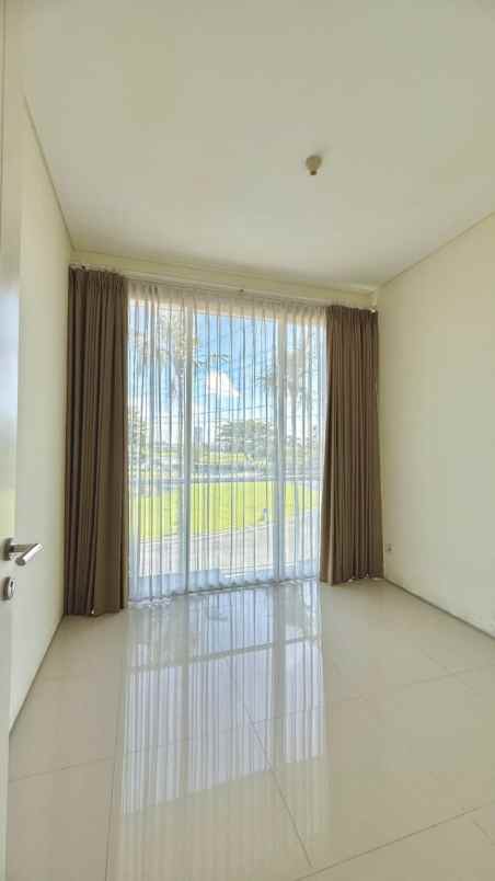 dijual rumah jalan royal residence