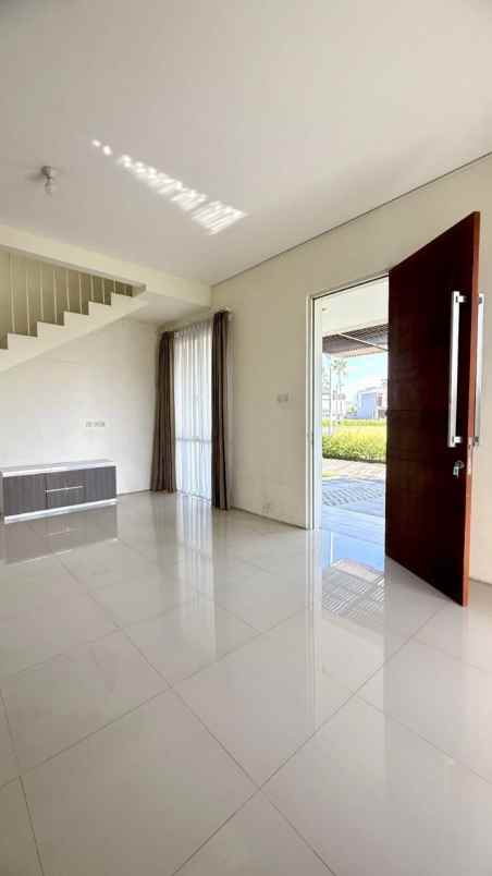 dijual rumah jalan royal residence
