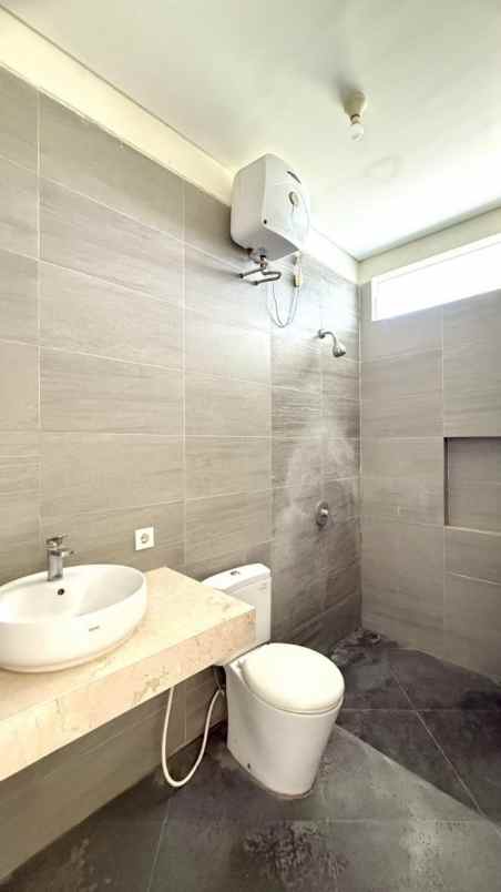 dijual rumah jalan royal residence