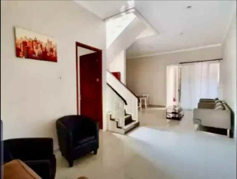 dijual rumah jalan royal residence