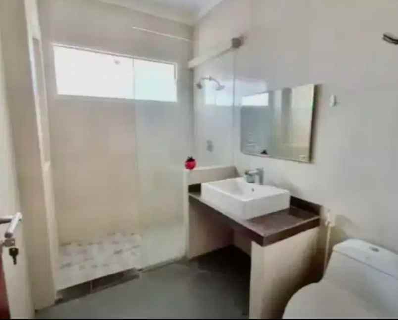 dijual rumah jalan royal residence