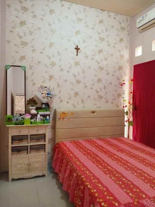 dijual rumah jalan taman wisata regency