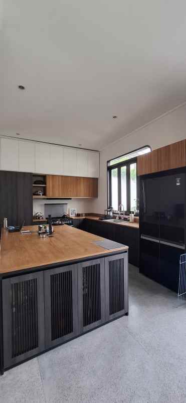 dijual rumah jalan umalas