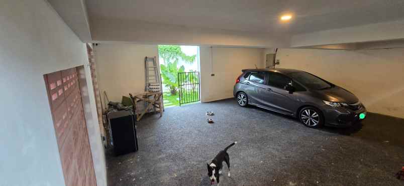 dijual rumah jalan umalas