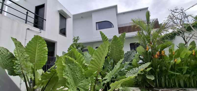 dijual rumah jalan umalas