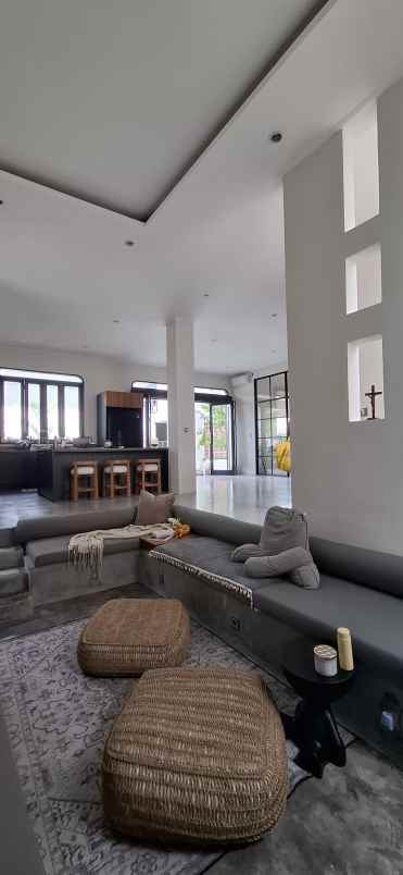 dijual rumah jalan umalas
