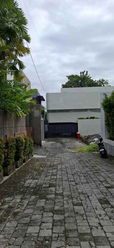 dijual rumah jalan umalas
