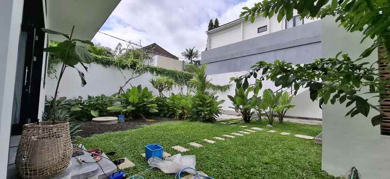 dijual rumah jalan umalas