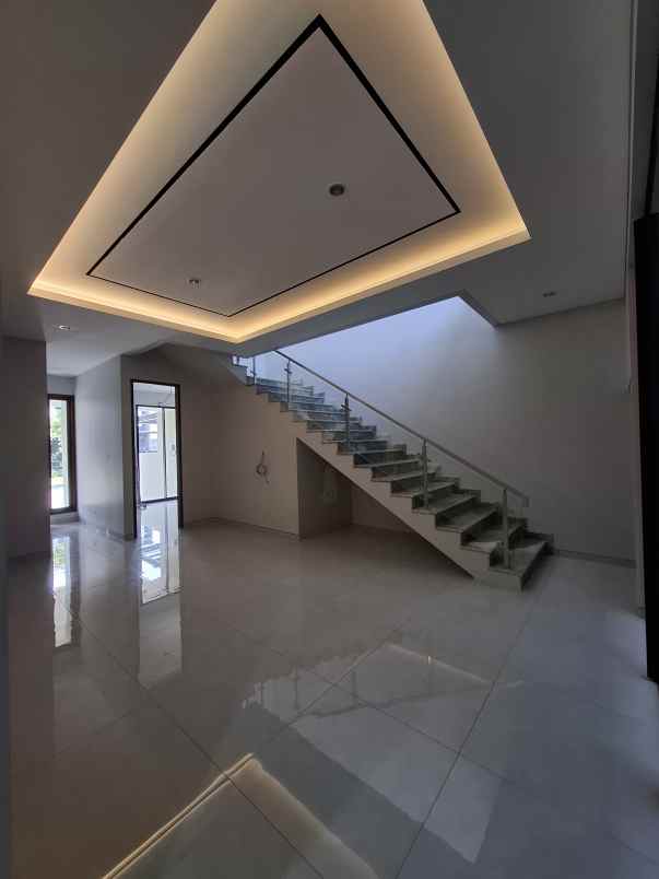 dijual rumah jalan woodland