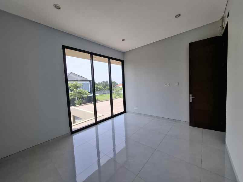 dijual rumah jalan woodland