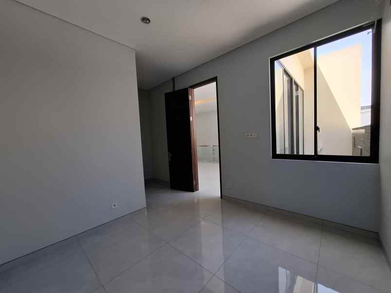 dijual rumah jalan woodland