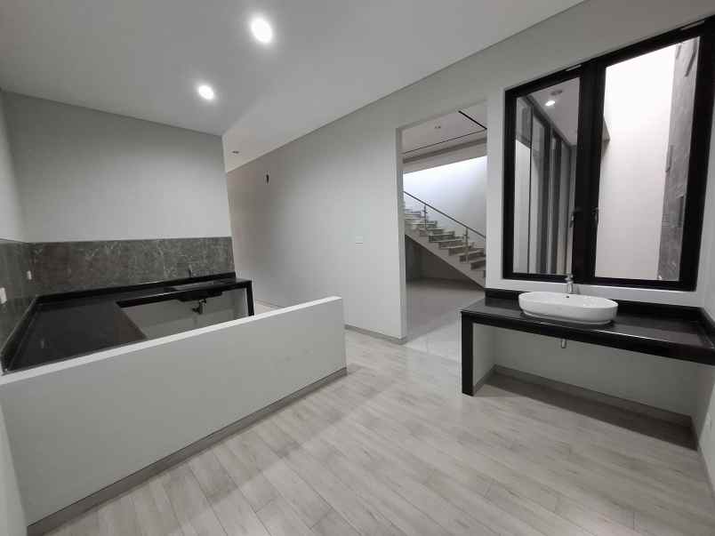 dijual rumah jalan woodland