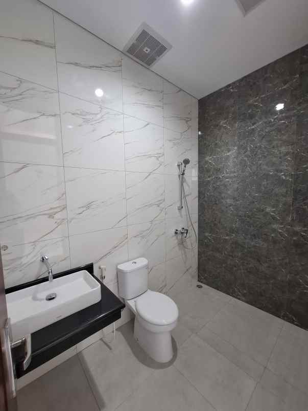 dijual rumah jalan woodland