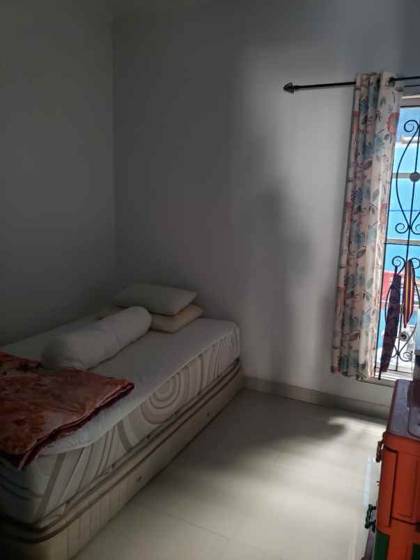 dijual rumah jatinegara baru