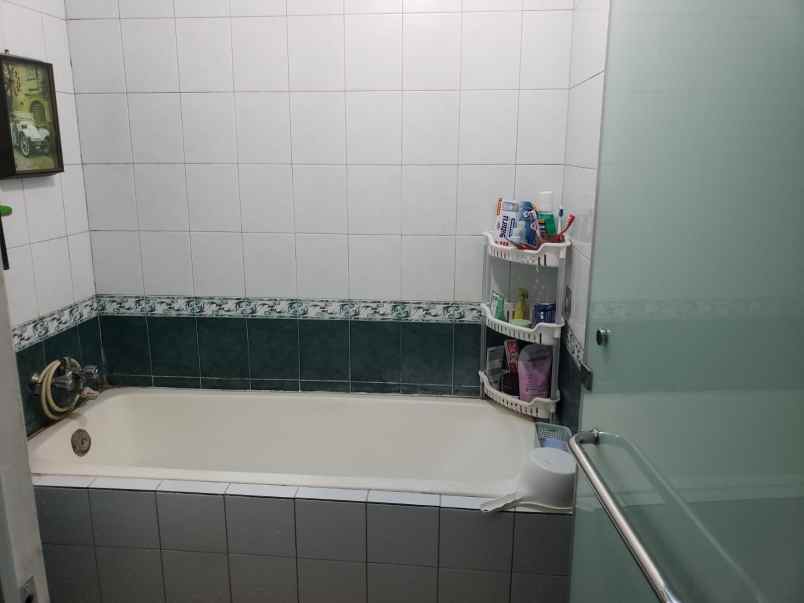 dijual rumah jatinegara baru