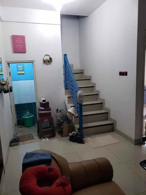 dijual rumah jatinegara baru