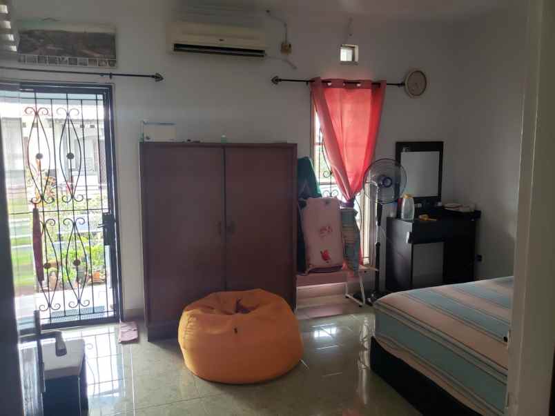dijual rumah jatinegara baru