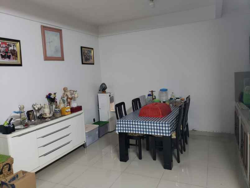 dijual rumah jatinegara baru