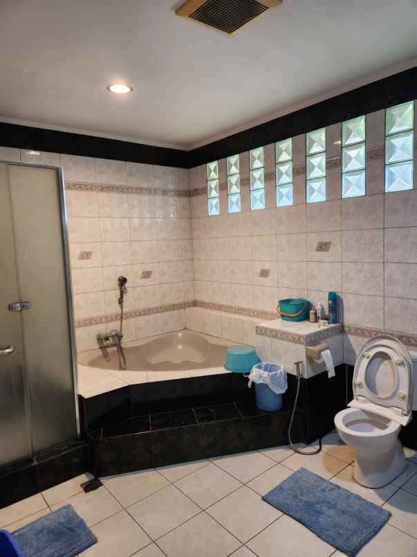 dijual rumah jl babakan jeruk pasteur