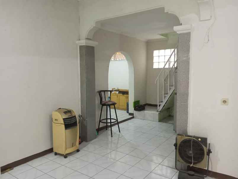 dijual rumah jl jupiter barat