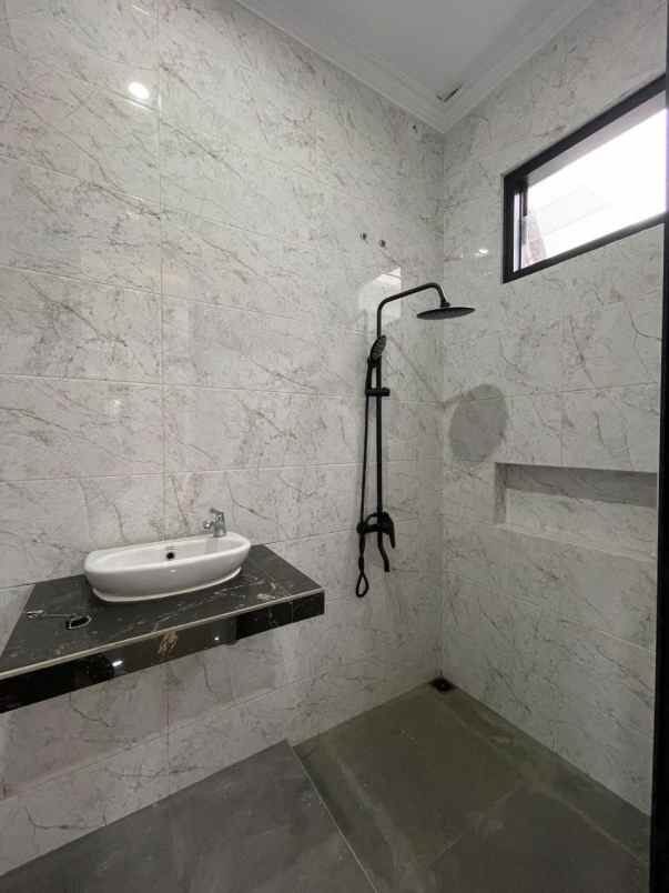 dijual rumah jl kaliurang km 12