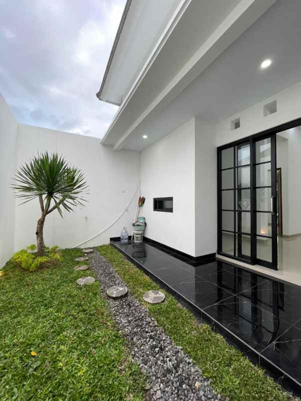 dijual rumah jl kaliurang km 12