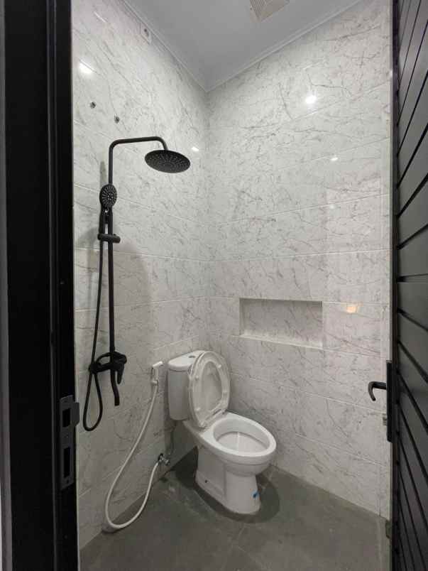 dijual rumah jl kaliurang km 12