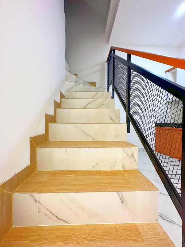 dijual rumah jl kemuning raya utan kayu