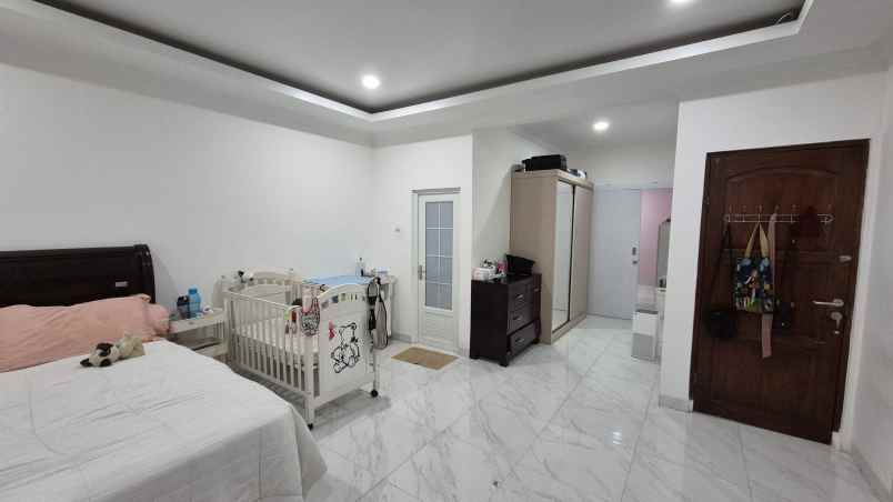 dijual rumah jl menteng raya