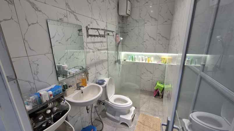 dijual rumah jl menteng raya