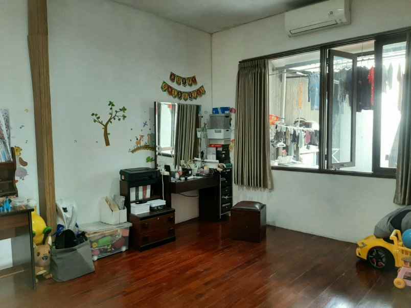 dijual rumah jl peta