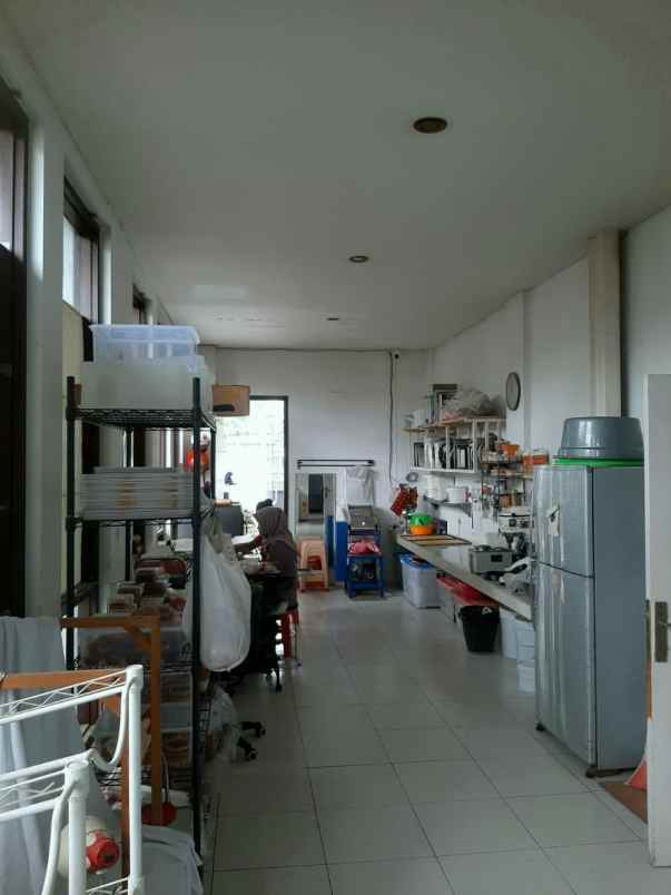 dijual rumah jl peta