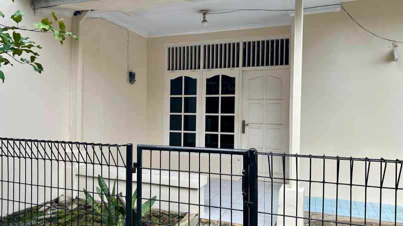 dijual rumah jl raya ciater