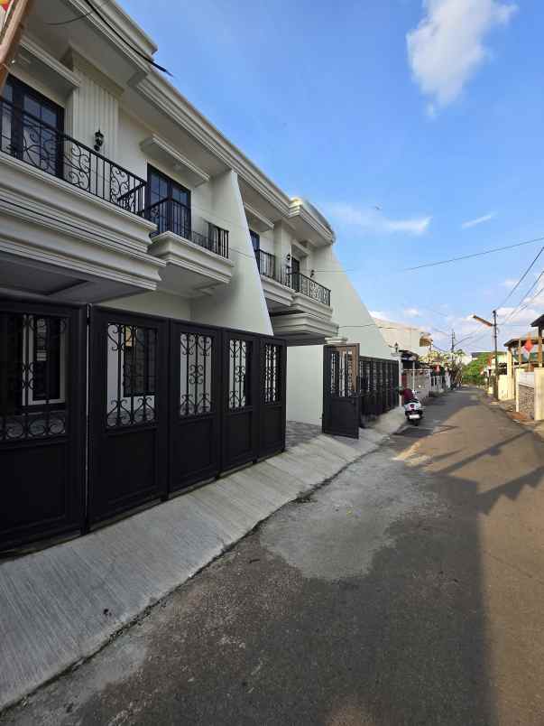 dijual rumah jl raya perumahan duren