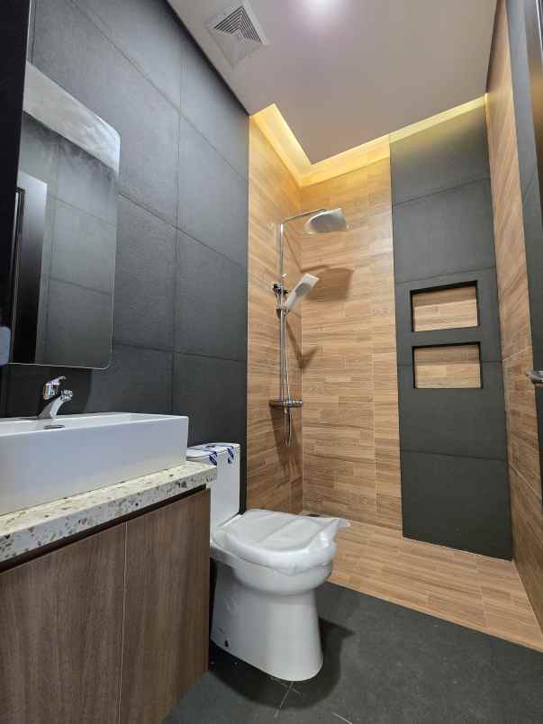 dijual rumah jl raya perumahan duren