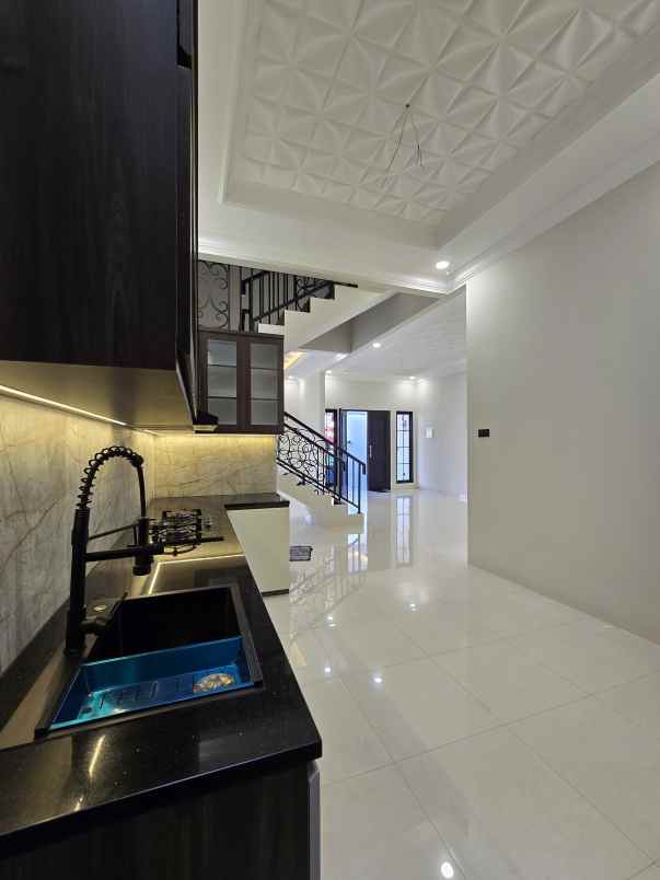 dijual rumah jl raya perumahan duren