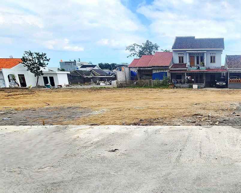 dijual rumah jl raya wedomartani