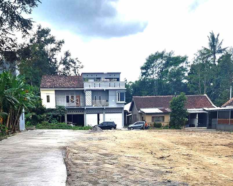 dijual rumah jl raya wedomartani