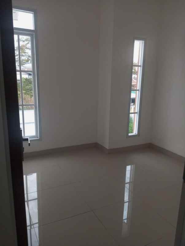 dijual rumah jl sudirman pd jaya kec