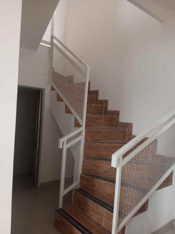 dijual rumah jl sudirman pd jaya kec