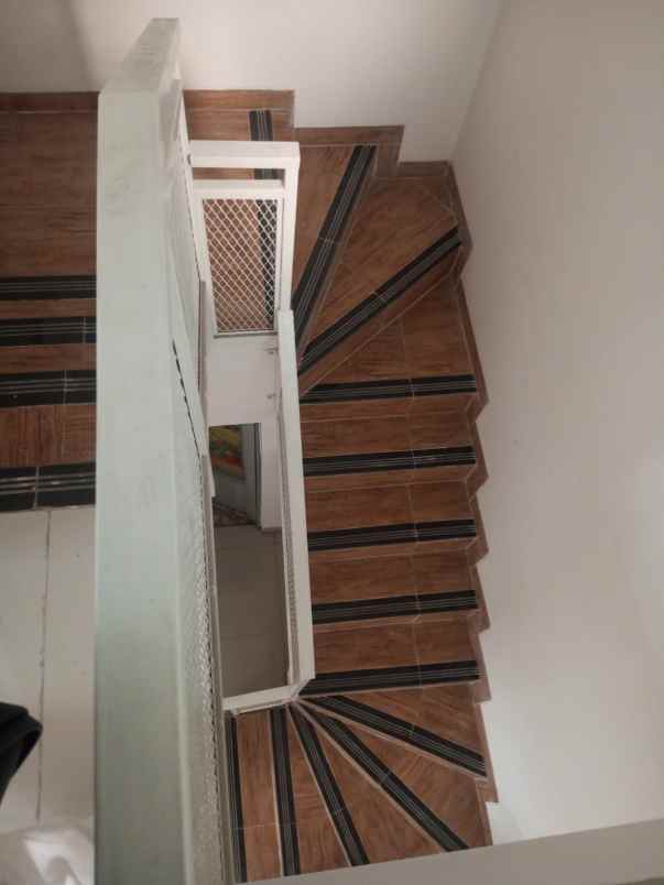 dijual rumah jl sudirman pd jaya kec